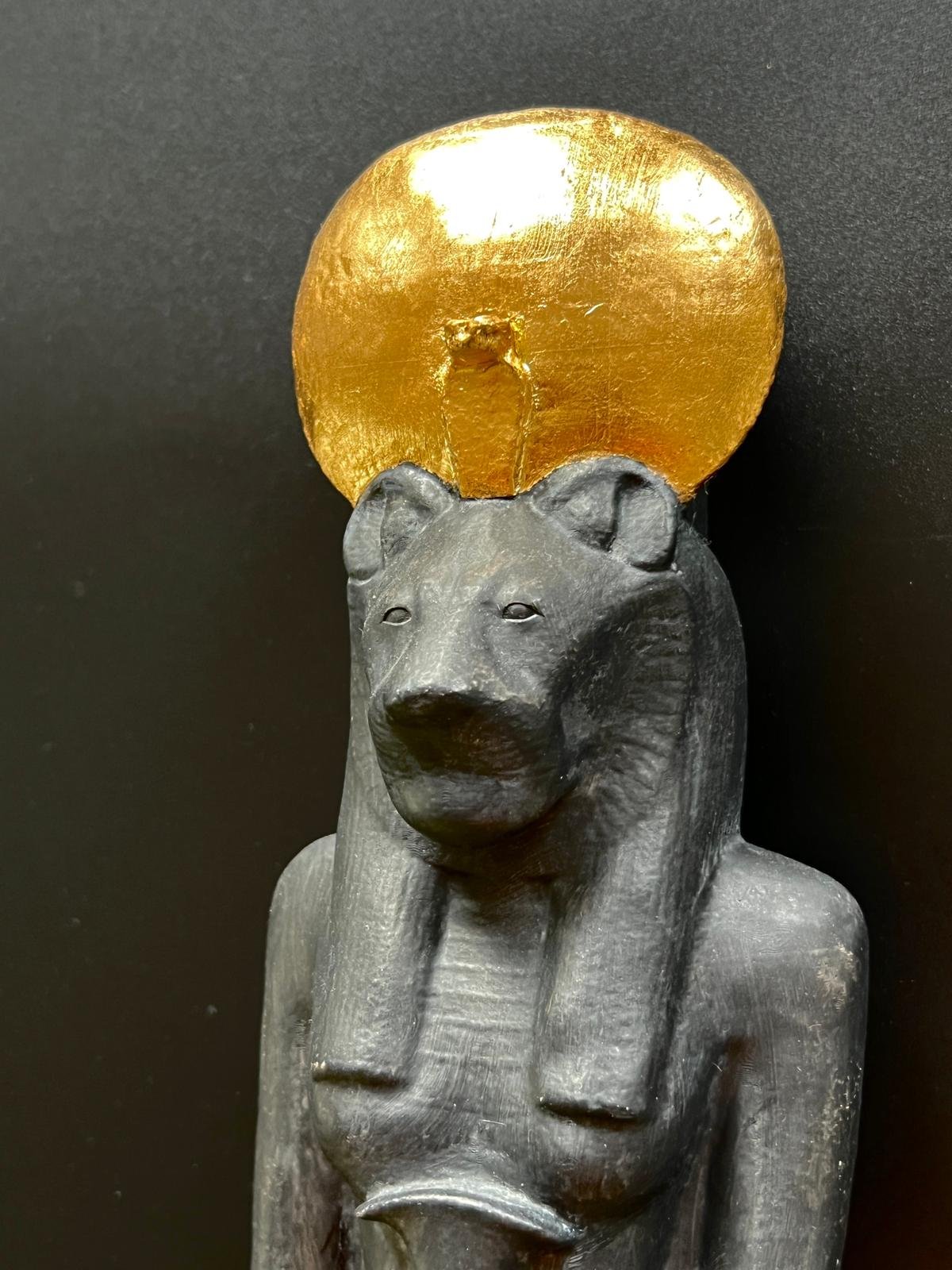 Sekhmet mit Blattgold - Seele der Göttin